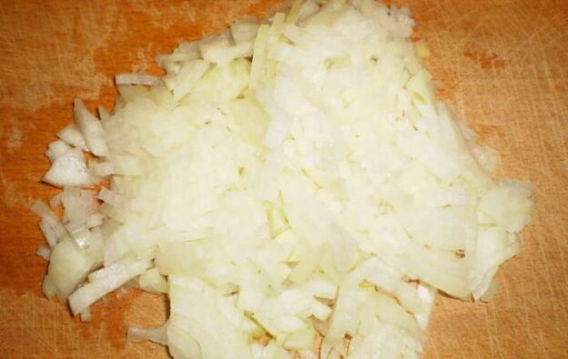 Chopped onions will help restore your nails to a healthy appearance.