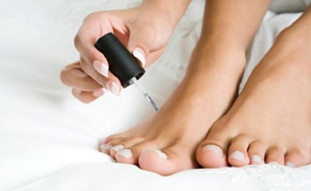 Healing varnish from nail mushroom